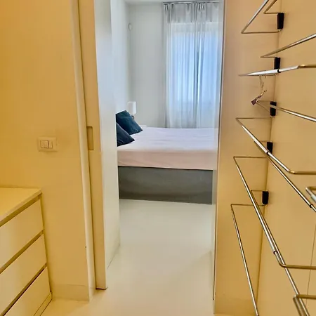 2 Bed Bright Flat In Centre Daire Monza
